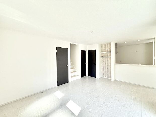 ■白を基調としたリビングはどんなインテリアにもマッチします