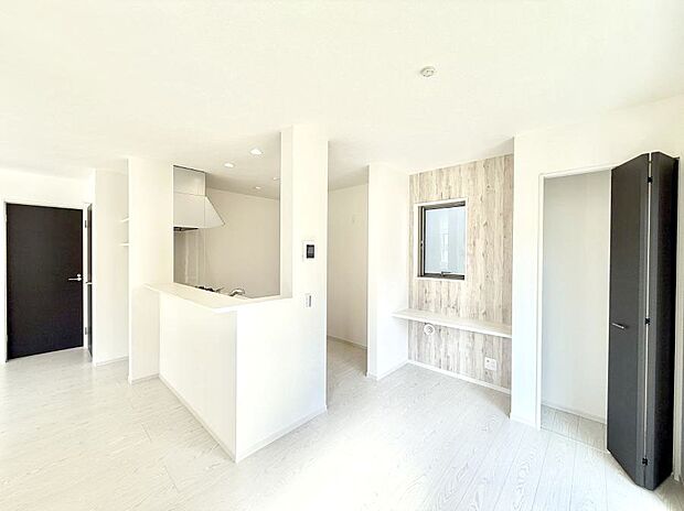 ■自然の光が差し込み、明るい空間が広がります