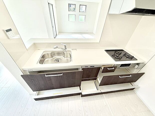 ■カウンターキッチンなのでお料理をしながらも家族との会話がはずみます