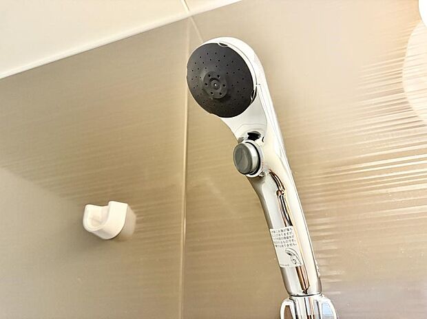 ■手元で簡単に止水できるため、水の無駄遣いを減らすことができます。