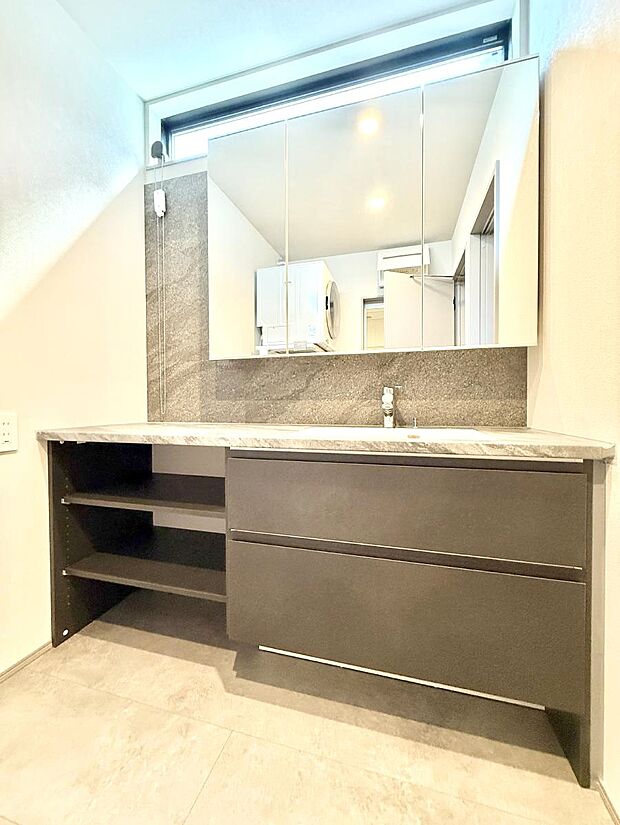 ■朝の準備がスムーズにできる広さです