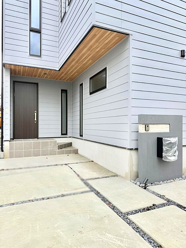 ■ 家族とゲストをやさしく迎える、心温まる玄関