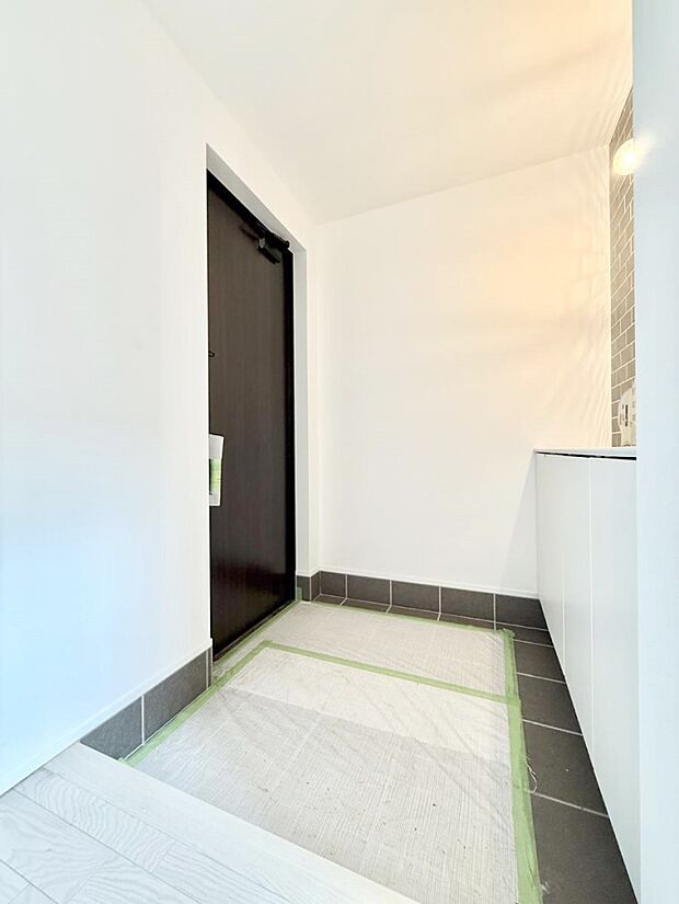 ■ 毎日を気持ちよく迎える、明るく温もりのある玄関