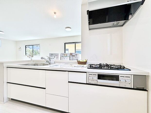 ■シンプルで機能的、毎日使いやすいキッチン
