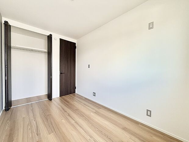 ■シンプルな空間で、収納付きベッドやデスクなど、多機能な家具を活用しやすいです