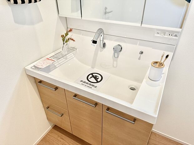 ■細かい部分まで洗いやすく便利なハンドシャワー付き