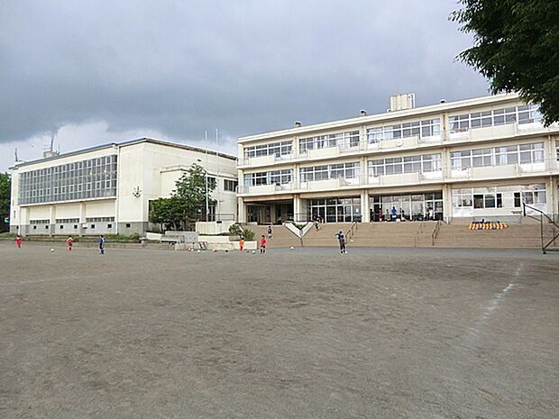 小学校 1100m 伊勢原市立成瀬小学校