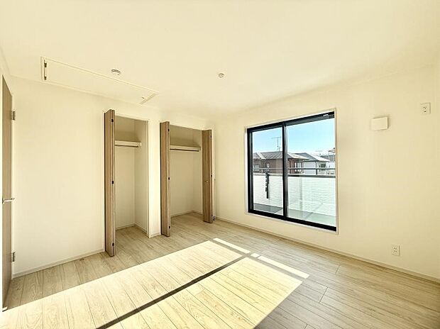 ■大きな窓は開放感があり、明るさ通風バッチリです