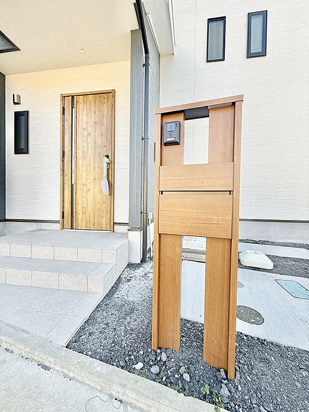 ■ 心地よい暮らしへとつながる、温かい玄関