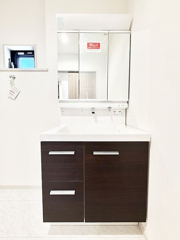 ■明るい洗面所は毎朝の歯磨きも楽しくできちゃいそうです♪