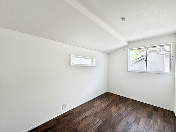 ■シンプルな空間で、収納付きベッドやデスクなど、多機能な家具を活用しやすいです