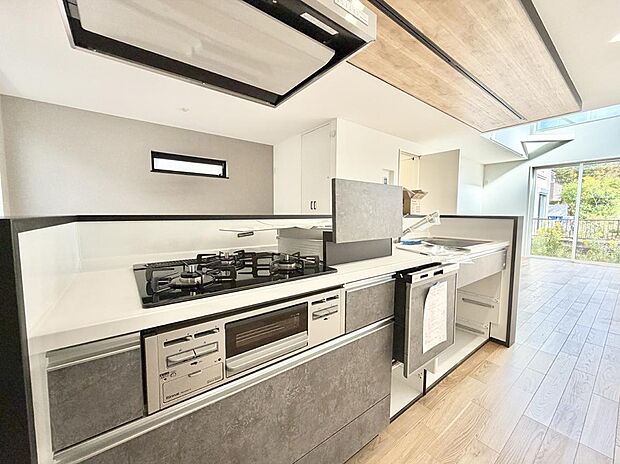 ■シンプルで機能的、毎日使いやすいキッチン