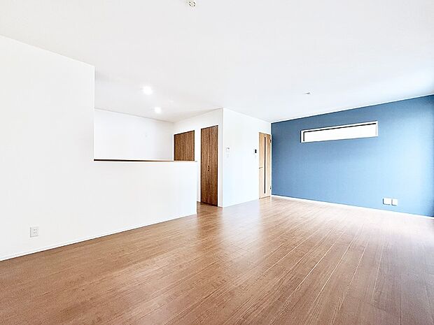 ■家具を置いてもゆったり過ごせる広さのリビング  