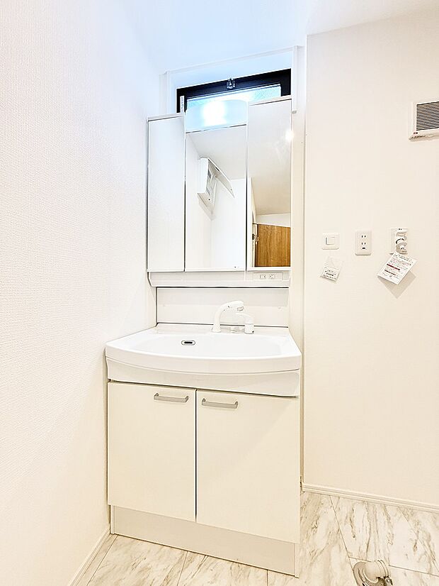 ■清潔感のある洗面所です！  