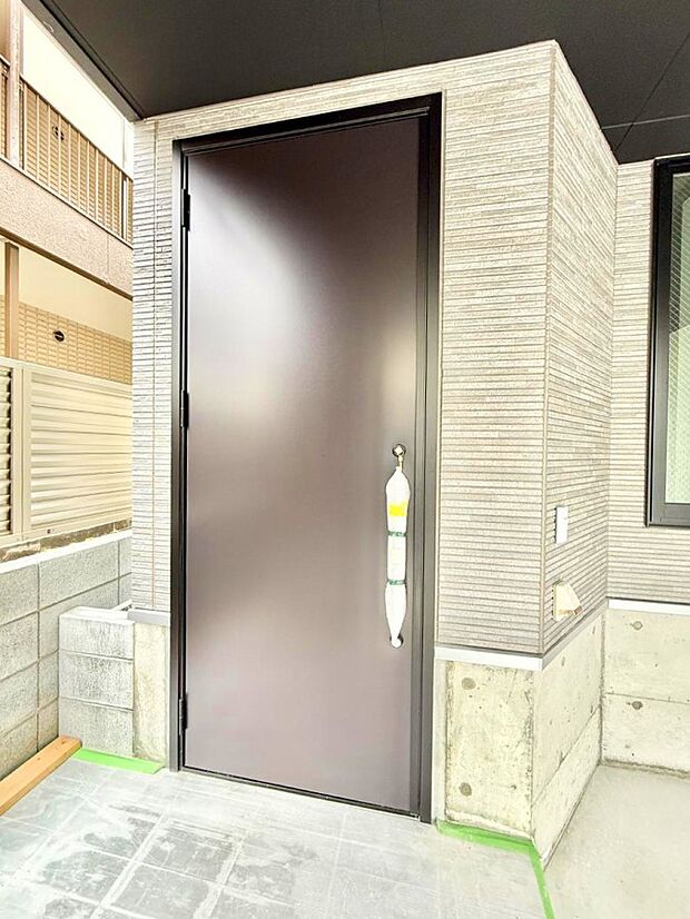 ■ シンプルで美しく、住まいの第一印象を彩る玄関です