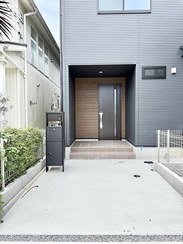 ■ 心地よい暮らしへとつながる、温かい玄関