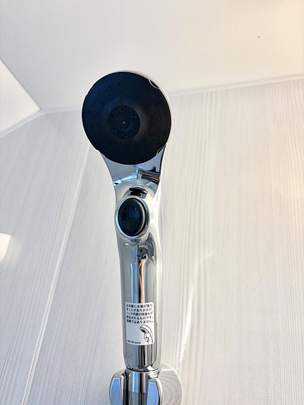 ■わざわざシャワー水栓のレバーまで手を伸ばす必要がなく、簡単に止水できる