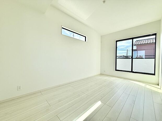 ■シンプルな空間で、収納付きベッドやデスクなど、多機能な家具を活用しやすいです