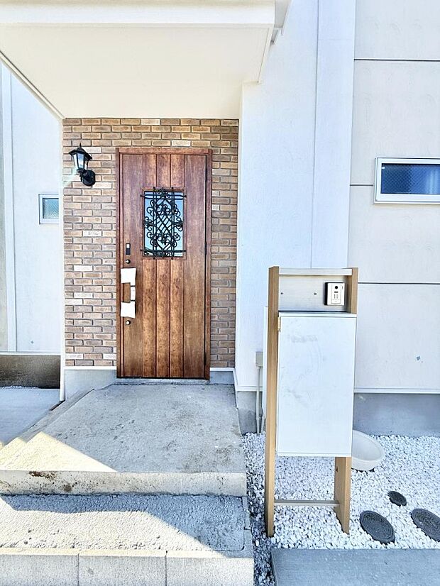 ■ 心地よい暮らしへとつながる、温かい玄関