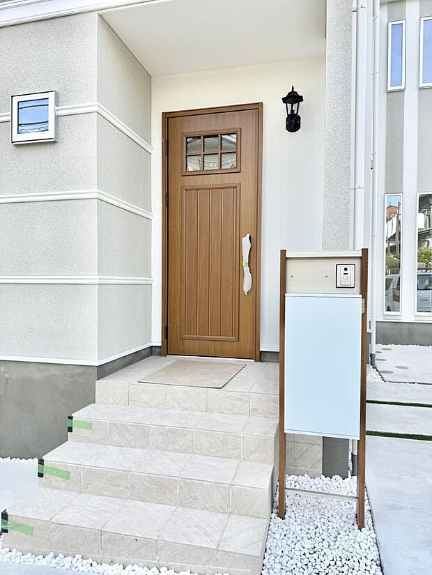 玄関はお家の顔!玄関アプローチでお客様をお迎え!