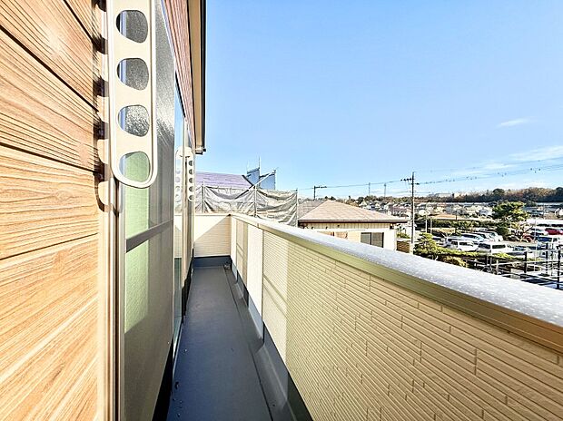 ■ 心地よい風と光を感じる、くつろぎのバルコニー