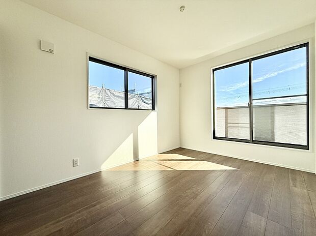 ■大きな窓は開放感があり、明るさ通風バッチリです