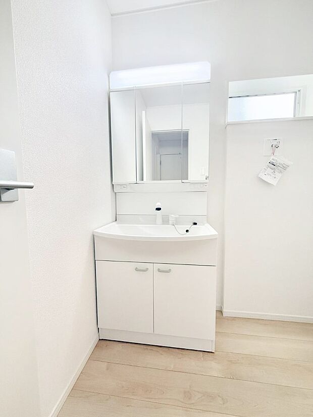 ■明るい洗面所は毎朝の歯磨きも楽しくできちゃいそうです♪