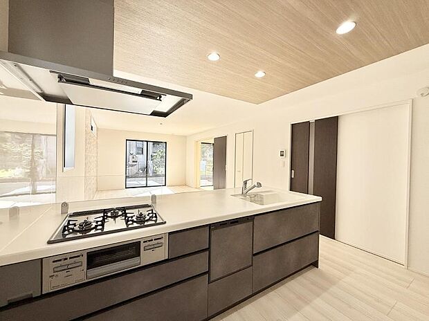 ■シンプルで機能的、毎日使いやすいキッチン