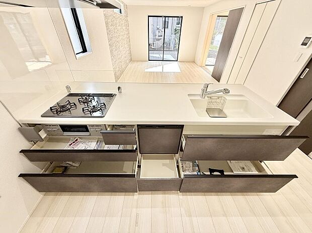 ■家族の絆を深める、温もりのあるキッチン