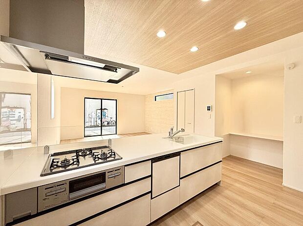 ■シンプルで機能的、毎日使いやすいキッチン