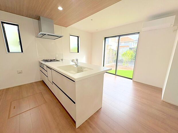 ■シンプルで機能的、毎日使いやすいキッチン