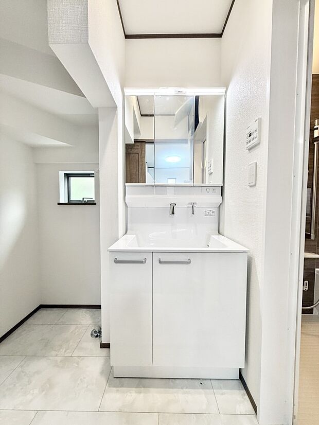 ■明るい洗面所は毎朝の歯磨きも楽しくできちゃいそうです♪