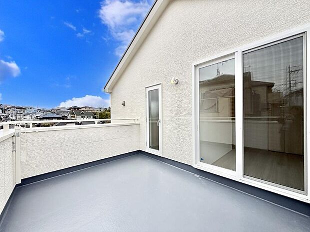 ■ 季節の移ろいを感じられる開放的な空間です