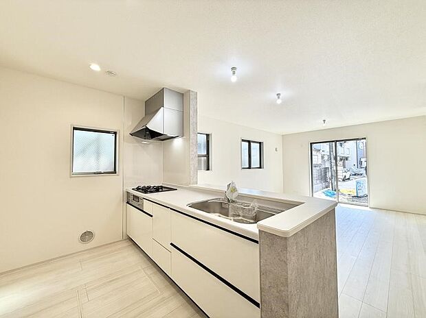 ■シンプルで機能的、毎日使いやすいキッチン