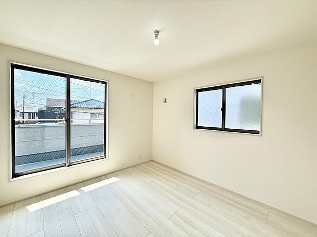 ■2面採光で明るい居室！