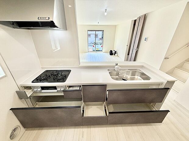 ■シンプルで機能的、毎日使いやすいキッチン