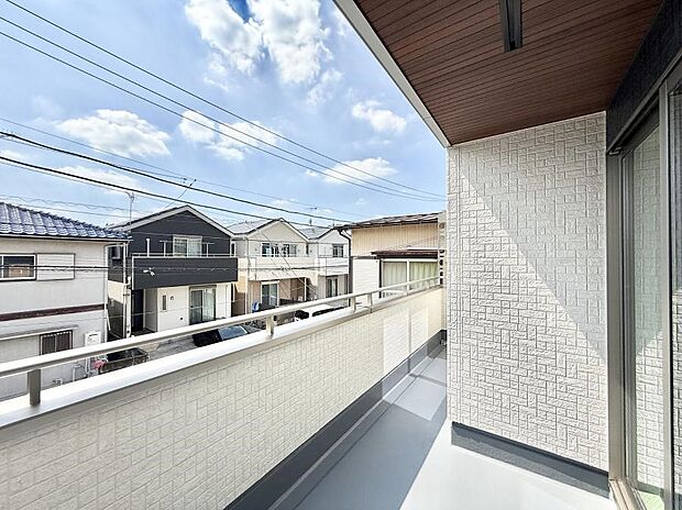 ■ 季節の移ろいを感じられる開放的な空間です