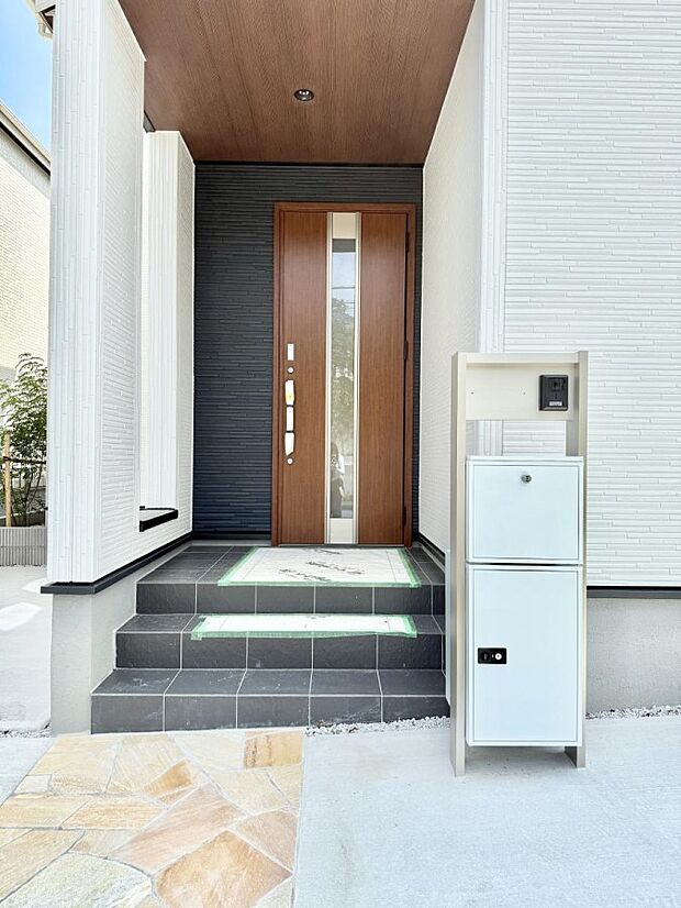 ■ 心地よい暮らしへとつながる、温かい玄関