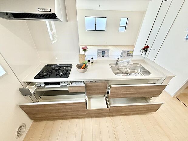 ■シンプルで機能的、毎日使いやすいキッチン