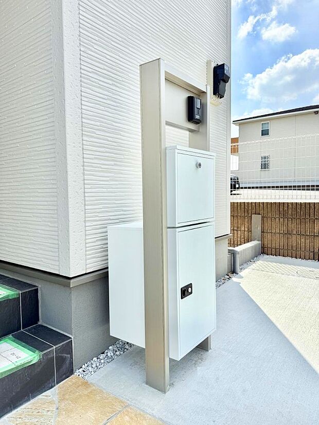 ■不在時でも荷物が受け取れる便利な宅配ボックス