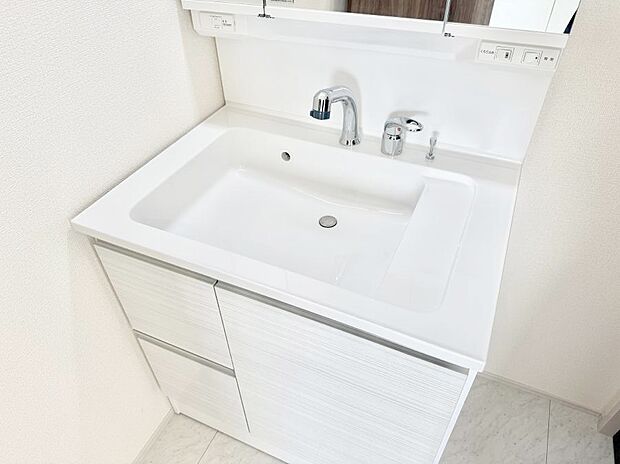 ■手洗いや顔を洗う時も快適に使える便利なシャワー