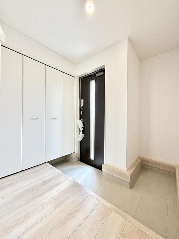 ■ 毎日を気持ちよく迎える、明るく温もりのある玄関