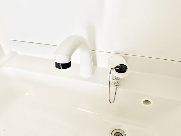 ■細かい部分まで洗いやすく便利なハンドシャワー付き