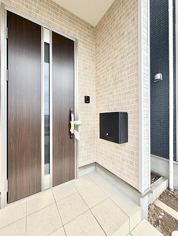 ■ シンプルで美しく、住まいの第一印象を彩る玄関です