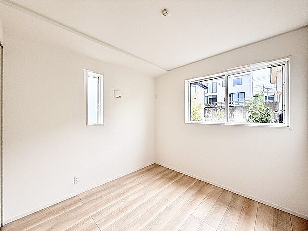 ■シンプルな空間で、収納付きベッドやデスクなど、多機能な家具を活用しやすいです