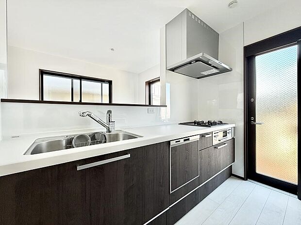 ■シンプルで機能的、毎日使いやすいキッチン