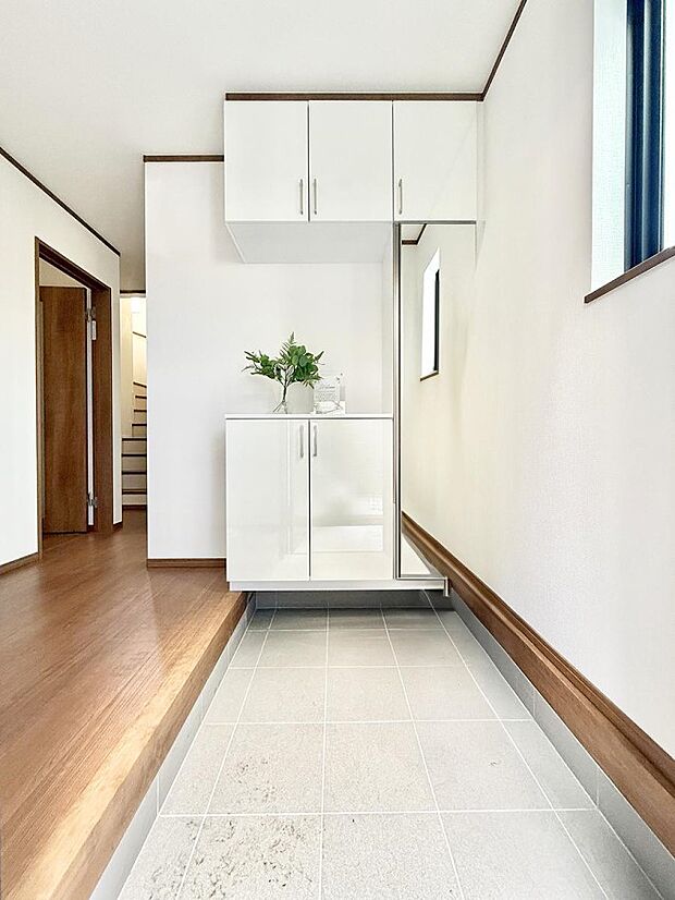 ■ 毎日を気持ちよく迎える、明るく温もりのある玄関