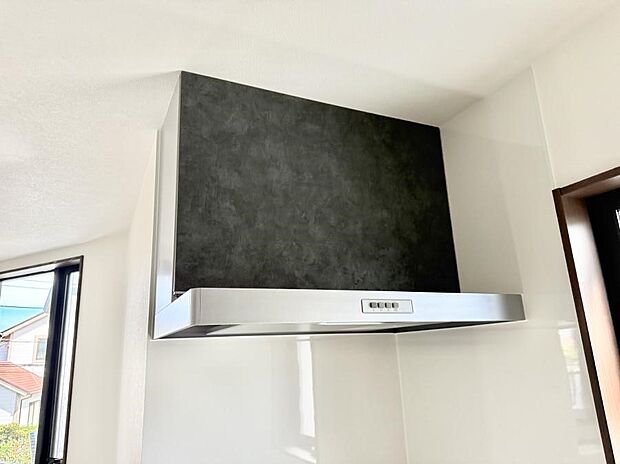 ■調理時の蒸気や匂いが換気扇に誘導され、効率的に排煙ができます。