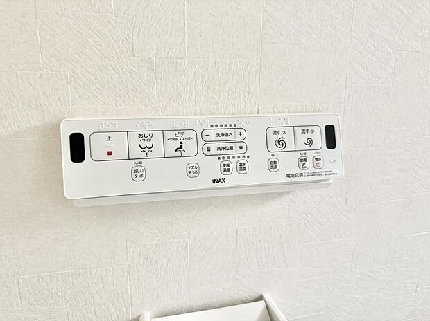 ■温水洗浄で快適、清潔感が保たれるシャワートイレ