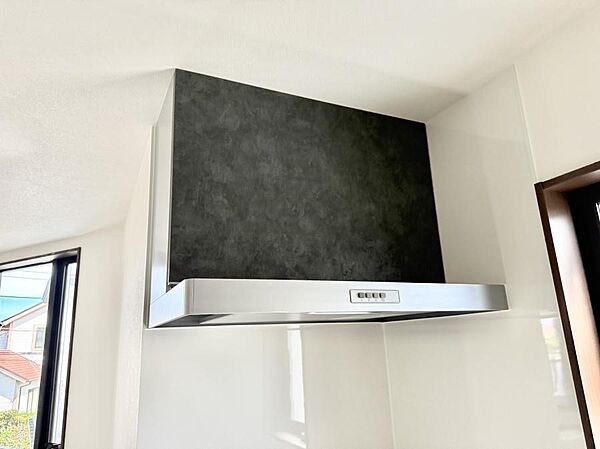 ■調理時の蒸気や匂いが換気扇に誘導され、効率的に排煙ができます。
